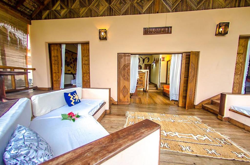 Le Zahir Lodge อัมบาโตโลกา ภายนอก รูปภาพ
